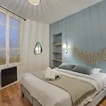 Apartment Center Of Paris By Studio Prestige