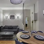 Apartment Center Of Paris By Studio Prestige